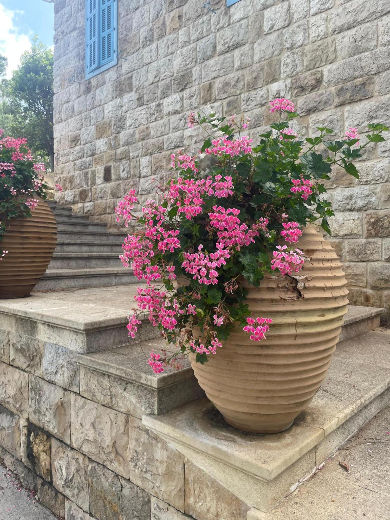 Hotel Al Bustan Beit Mery Exterior foto
